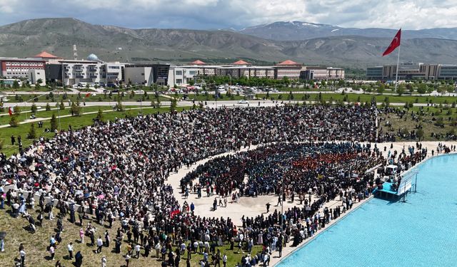 EBYÜ’de 3 Bin 150 Öğrenci Mezuniyet Coşkusu Yaşadı