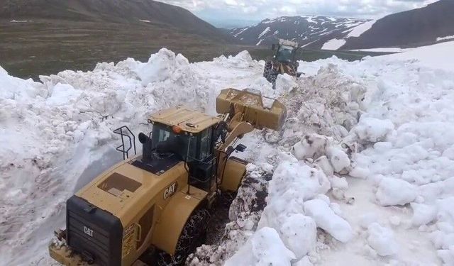 Erzurum’da Haziran ayında karla mücadele: Yayla yolu ulaşıma açıldı
