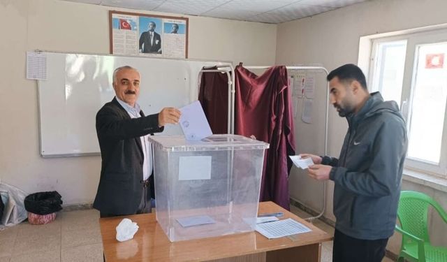 Başkale’de 4 mahallede muhtarlar yeniden belirlendi