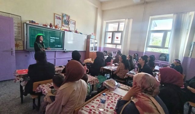Yeşilay Kars Şubesi’nden velilere bağımlılıkla mücadele eğitimi