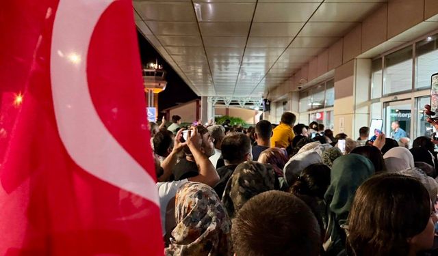 Kutsal topraklardan dönen hacılar Van’da coşkuyla karşılandı