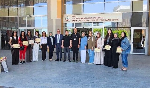 Van’da üniversite öğrencilerinden hasta çocuklara moral etkinliği