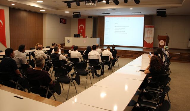 Fethi Sekin Şehir Hastanesi Personeline Enfeksiyon Kontrolü Eğitimi