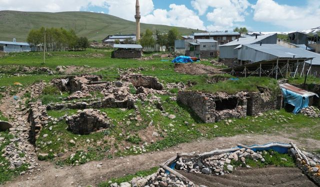 Aziziye’de metruk yapılara karşı temizlik ve dönüşüm çalışması