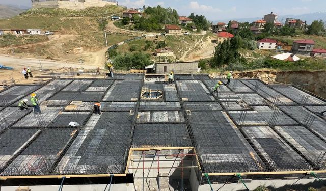 Yüksekova’da TOKİ’den güvenli konut projesi: 48 konutun yapımı sürüyor