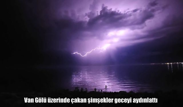 Van Gölü üzerinde şimşek şöleni: Gece gündüze döndü