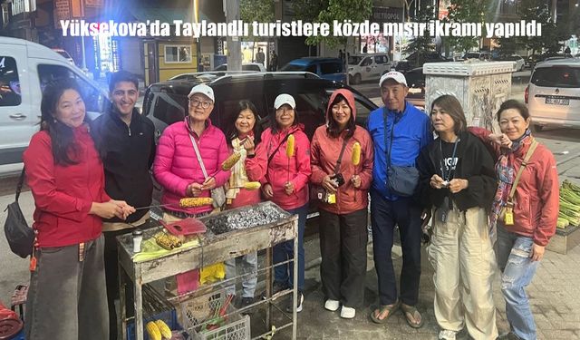 Yüksekova’da Taylandlı Turistlere Sıcak Karşılama: Közde Mısır İkram Edildi