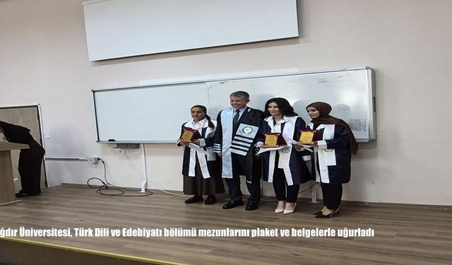 Iğdır Üniversitesi’nde mezuniyet töreni: Dereceye giren öğrencilere plaket verildi