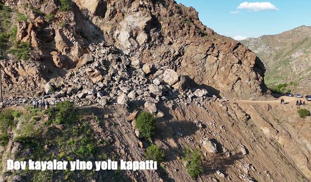 Oltu’da heyelan: Dev kayalar yolu kapattı