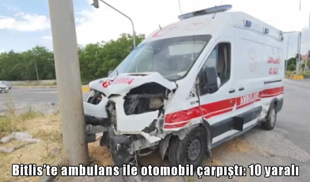 Bitlis’te ambulans ile otomobil çarpıştı: 2’si sağlık çalışanı 10 yaralı