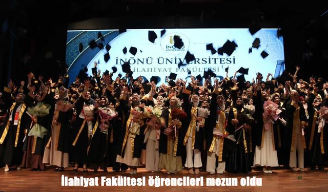 İlahiyat Fakültesi öğrencileri mezun oldu