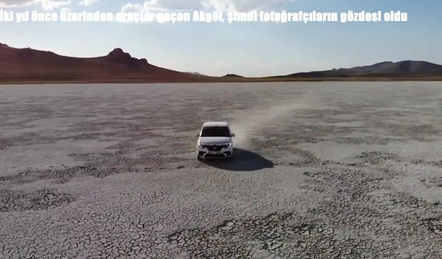 İki yıl önce üzerinden araçlar geçen Akgöl, şimdi fotoğrafçıların gözdesi oldu