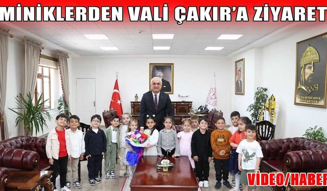 Muş Valisi Çakır, makamında minik öğrencileri ağırladı