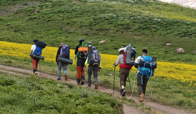 Van'da 25 kilometrelik doğa yürüyüşü Çalyan Gölü'nde tamamlandı