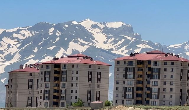 Cilo Dağı'nın zirvelerinde dört mevsim kar eksik olmuyor