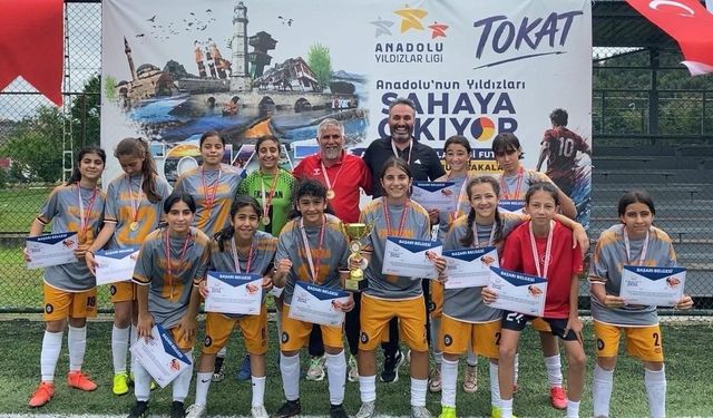 ANALİG'de zirve Erzincan'ın: Kız Futbol Takımı Türkiye Şampiyonası'nda