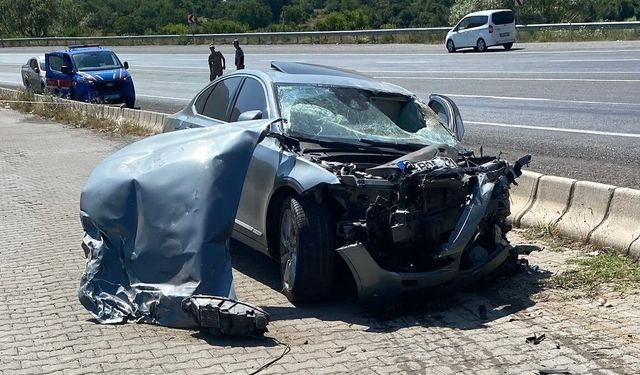 Tatvan'da 3 aracın karıştığı zincirleme kaza: 5 yaralı