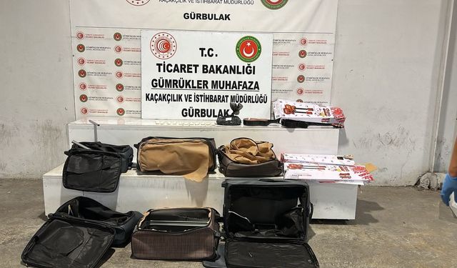 Gürbulak'ta oyuncak gitarın içinden uyuşturucu çıktı, tırda morfin ele geçirildi