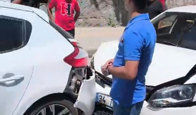 Bitlis’te maddi hasarlı trafik kazası