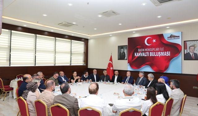 Elazığ Valisi Hatipoğlu gazetecilerle buluştu