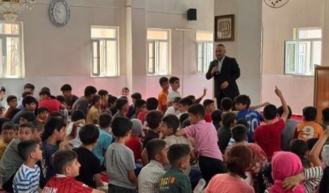 Hakkari'de yaz Kur'an kursu öğrencilerine Peygamber Efendimizin aile hayatı anlatıldı