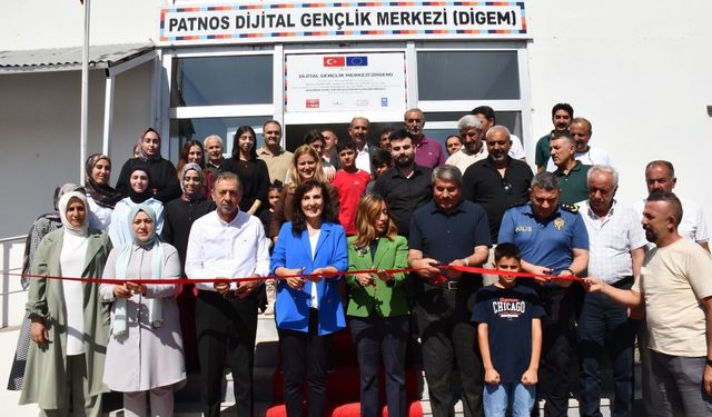 Patnosta dijital gençlik merkezi kapılarını açtı