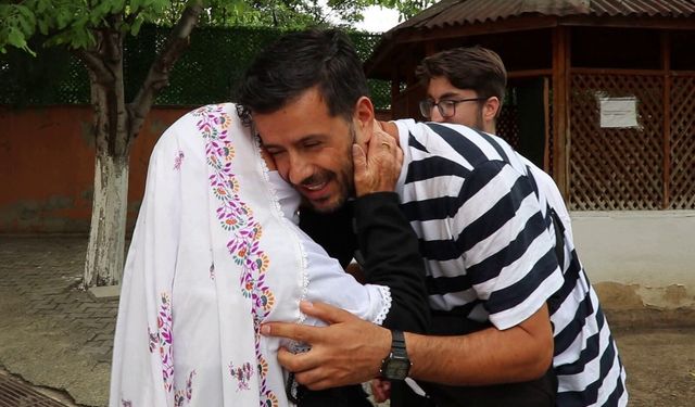 Oltulu gençlerden örnek davranış: Buldukları cüzdanı polise teslim ettiler
