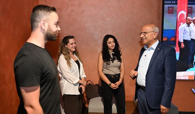 Büyükşehir Belediyesi Şehir Kütüphanesi öğrencilerin gözdesi oldu