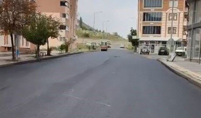 Karayolları 18. Bölge Müdürlüğü Kars'ta şehir içi yolları sıcak asfaltla yeniliyor