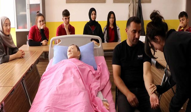 Erzincan'da meslek lisesi sağlık sektörüne nitelikli personel yetiştiriyor