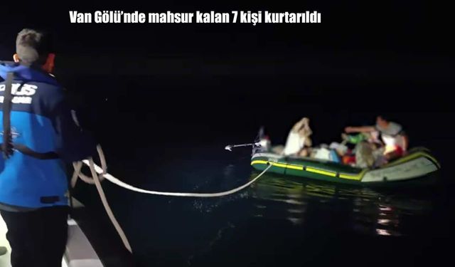 Van Gölü'nde mahsur kalan 7 kişi kurtarıldı