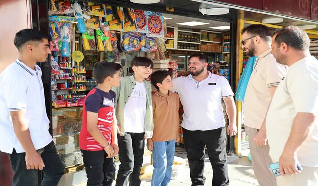 Elazığ'da suyun parasını boş kovaya bırakıp kameraya el sallayan çocuklar o anları anlattı