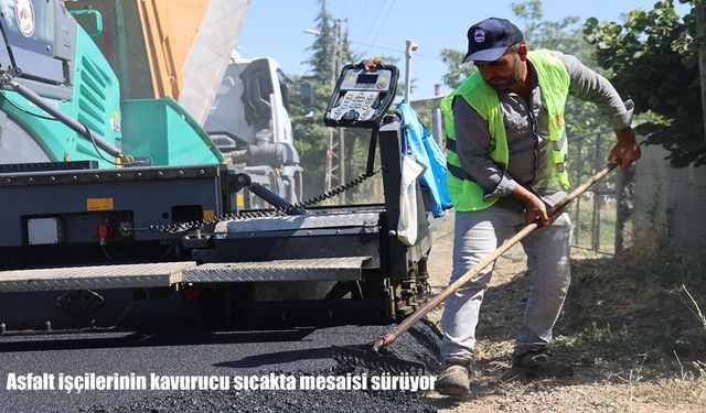 Elazığ'da asfalt mesaisi: 43 derece sıcakta ekmek mücadelesi