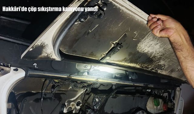 Hakkâri'de çöp sıkıştırma kamyonunda çıkan yangın söndürüldü