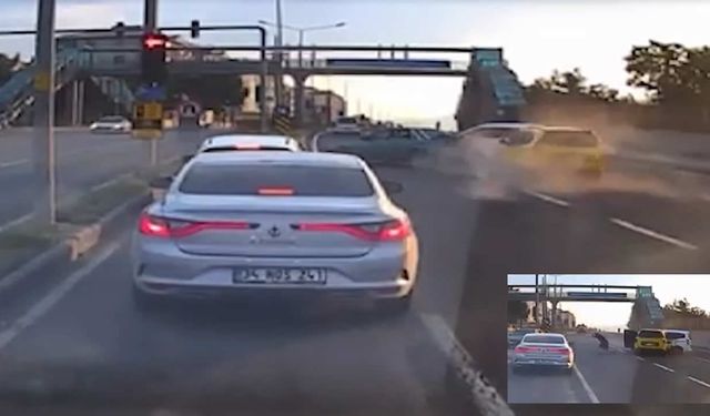 Erzurum'da 3 kişinin yaralandığı zincirleme trafik kazası araç kamerasında