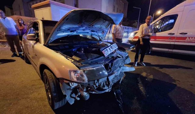 Batman'da iki otomobil çarpıştı: 2 kişi yaralandı