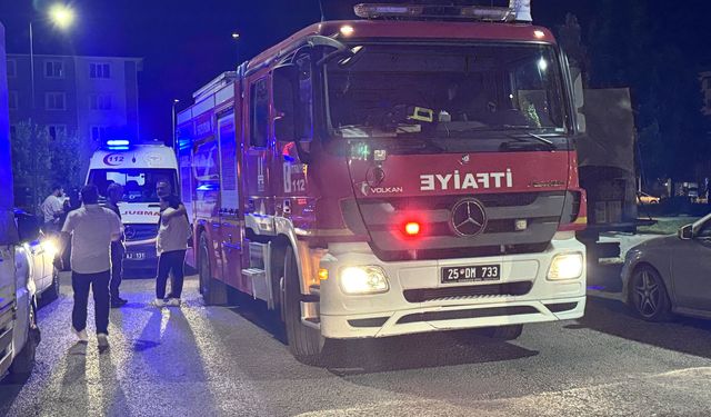 Kırmızı ışıkta direksiyon başında uyuyan sürücüyü vatandaşlar uyandırdı