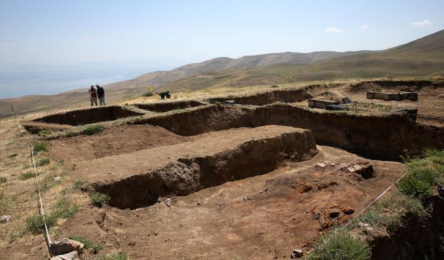 Urartu'nun izleri Kef Kalesi'ndeki kazılarda gün yüzüne çıkıyor
