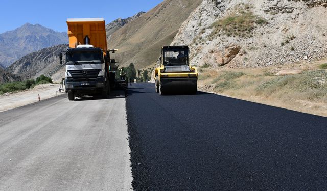 Hakkari-Van kara yolunda ulaşımı rahatlatacak çalışmalar sürüyor