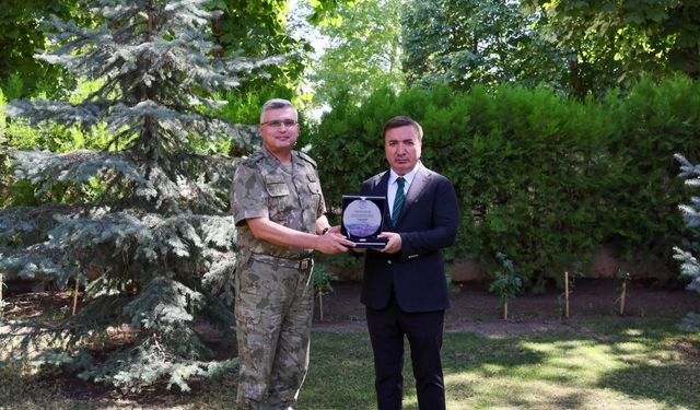 YAŞ kararıyla emekliye ayrılan Tümgeneral Ataç'tan Vali Aydoğdu'ya veda ziyareti