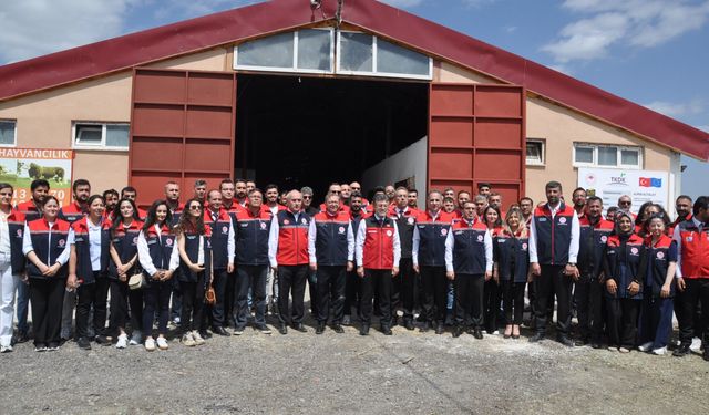 Bakan Yumaklı Kars'ta GEKİS'i tanıttı: Büyükbaş hayvancılıkta "dijital kimlik" dönemi başladı