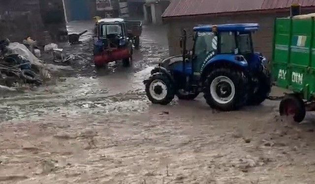 Erzurum’da sağanak sonrası Dumankaya Mahallesi’ni sel bastı