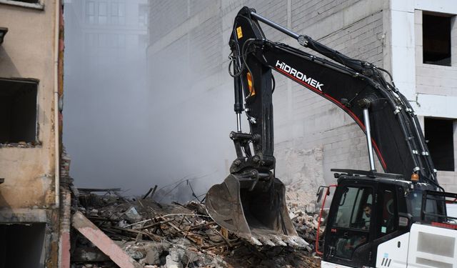 Yeşilyurt Belediyesi’nden metruk yapılara kararlı müdahale