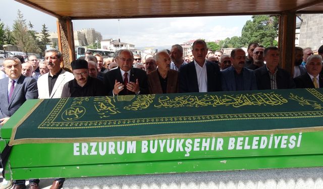 Gazeteci Öztürk Akkök dualarla uğurlandı
