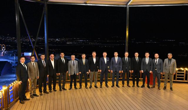 Erzincan’da terfi eden emniyet müdürlerine rütbe ve plaket takdim edildi