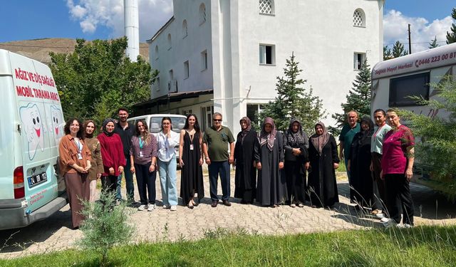 Sağlık ekipleri Yurtbaşı Mahallesi’nde vatandaşlarla buluştu