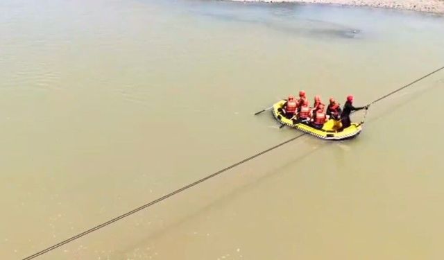 Erzincan’da AFAD ve JAK Ekiplerinden Su Üstü Arama Kurtarma Tatbikatı