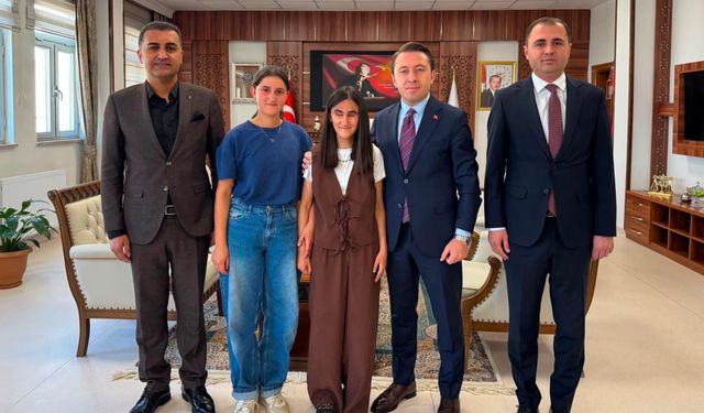 Yüksekova’da gururlandıran başarı: Görme engelli öğrenci YKS’de Türkiye 3 bin 320’ncisi oldu