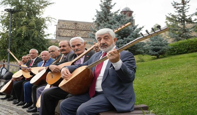 Aşıklar kale önünde buluştu