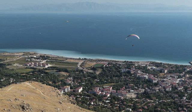 "Adilcevaz'da Buluşalım" etkinliği renkli görüntülere sahne oldu